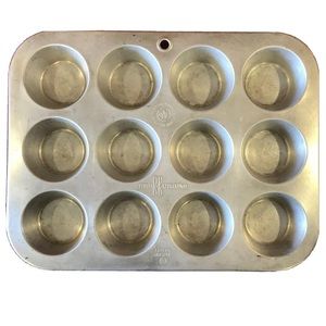 Vintage Muffinaire Aluminum 12 Muffins Pan Tin United Aircraft Dayton Ohio USA
